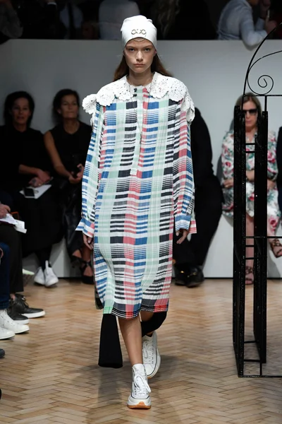 Look 17